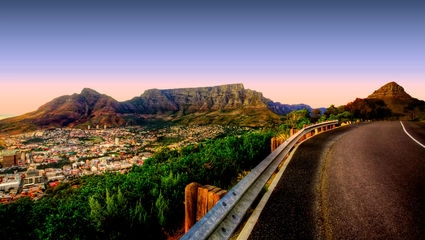 Cape Town med taffelfjellet. Waterfront frem til venstre og Greenpoint frem til høyre.&nbsp;